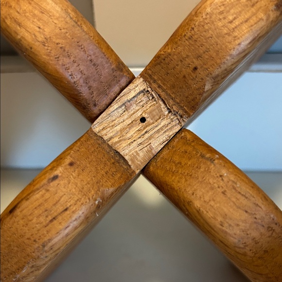 Vgt Heart-Shaped Wooden 4 taper Candle Holder. - Picture 3 of 7